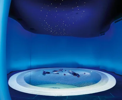 Bañera de hidromasaje localizada en el spa del hotel Balneario de Puente Viesgo, en Puente Viesgo