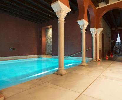 Piscina de la hospederia con spa Baños Arabes De Cordoba en Córdoba