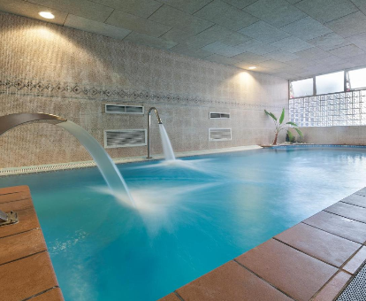 Piscina de hidromasaje del spa ubicado en el Hotel Best Triton en Benalmádena