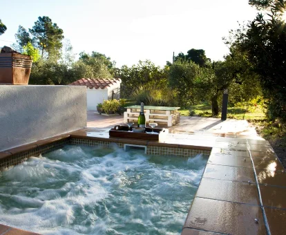 Jacuzzi con hidromasaje de la Villa Joel con Spa en L'Ametlla de Mar