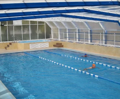 Piscina ubicada en el camping con spa l'Alqueria en Gandìa