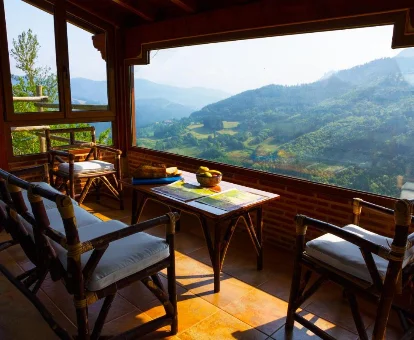 Terraza de la casa rural con spa Aterbe en Leintz-Gatzaga