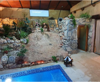 Zona de la piscina de la casa con spa Casa Blanca en Alhama de Aragón
