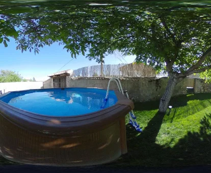 Piscina exterior de la casa con spa El Escondite De Castroserna en Castroserna de Arriba