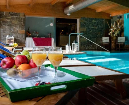 Piscina del hotel con spa ubicado en el Hotel Casa Irene en Arties