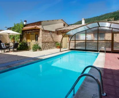 Piscina al aire libre ubicada en las Casas Rurales con Spa, Carroyosa del Jerte en Navaconcejo