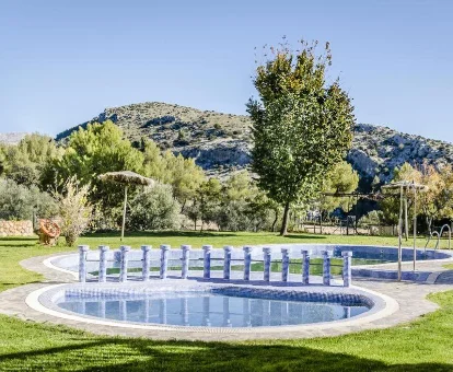 Piscina al aire libre de la Casa Rural con servicios de spa Las Nueces en Pozo Alcón