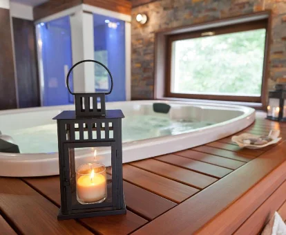 Bañera del spa ubicado en la casa rural Casona de San Pantaleon de Aras