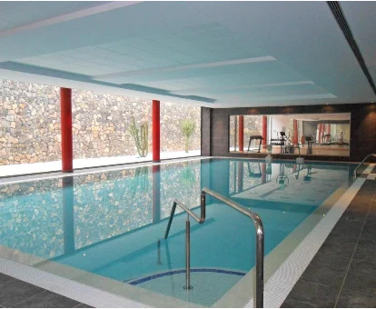 Piscina interior del hotel con spa Caybeach Sun, Playa Blanca