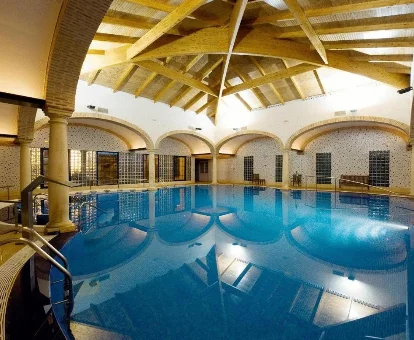 Piscina del spa ubicado en el Hotel Cervantes en Santa Cruz de Mudela