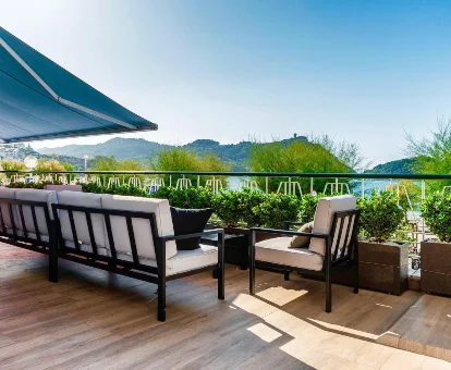 Terraza del apartamento con servicios de spa La Concha Beach en San Sebastián