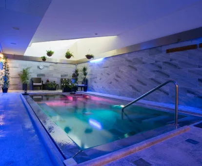 Piscina del spa ubicado en el Hotel Continental en Panticosa