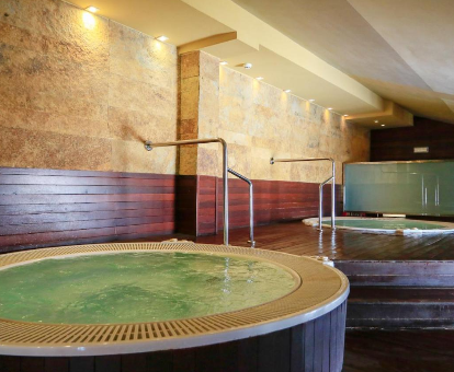Bañeras de hidromasaje del spa localizado en el Hotel Costa Narejos en Los Alcázares