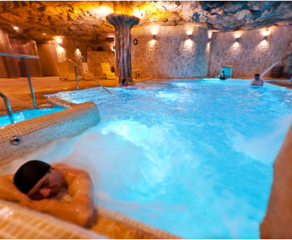 Piscina de hidromasaje del spa ubicado en el Hotel Coto del valle en Cazorla