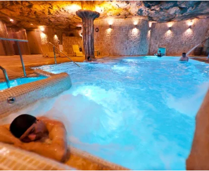 Piscina de hidromasaje del spa ubicado en el Hotel Coto del valle en Cazorla