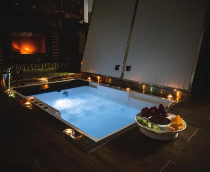 Jacuzzi del spa de la Casa El Capricho de Miguel en Babilafuente