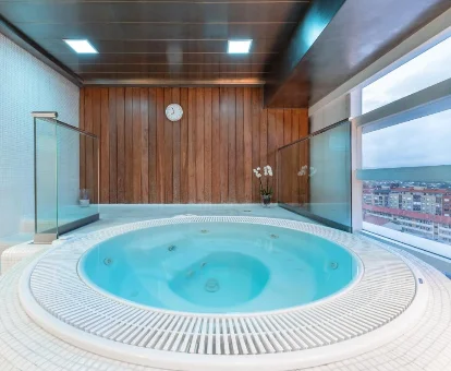 Jacuzzi de hidromasaje en Spa del hotel Eurostars Palacio de Cristal 