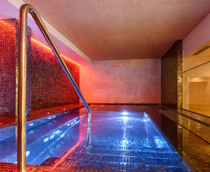 Piscina climatizada del spa ubicado en el Eurostars Fuerte Ruavieja en Logroño