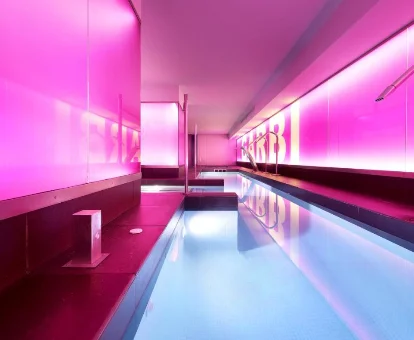 Piscina interio de hidromasaje localizada en el spa del Hotel Garbi en Playa d'en Bossa