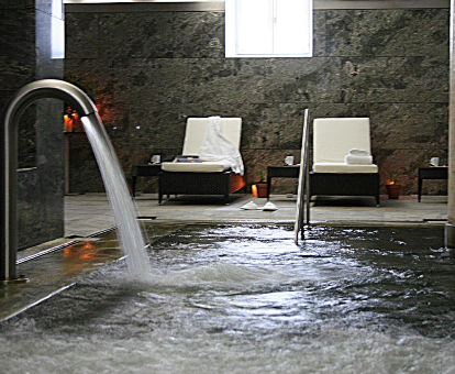 Piscina de hidromasaje del spa situado en el Gran Hotel en Panticosa