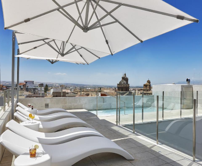 zona de spa al aire libre del hotel Granada Five Senses en Granada