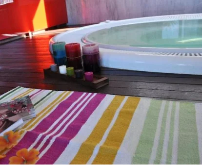 Bañera de hidromasaje de la casa rural con spa Granja San Miguel en salem
