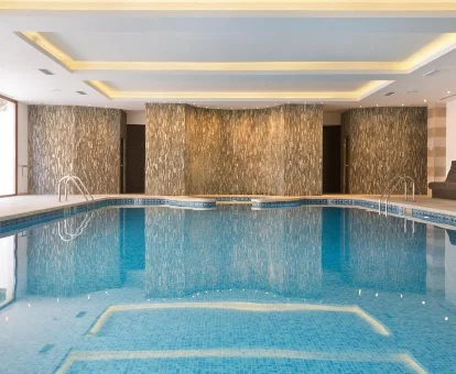 Piscina interior del Hotel con spa Grupotel Orient en Playa de Palma 