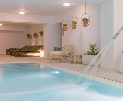 Piscina climatizada y con sistema de hidromasaje del hotel 5 estrellas con spa HM Ayron Park en Playa de Palma