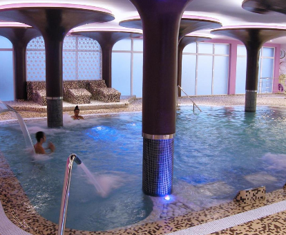 Piscina del spa ubicado en el hotel Beatriz Albacete en Albacete