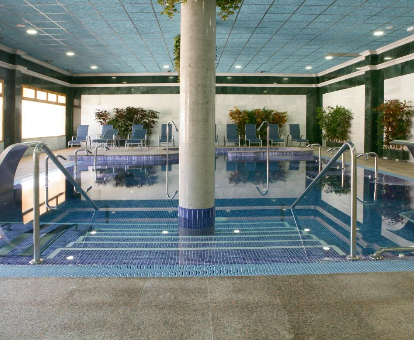 Piscina interior del hotel de la Concepcion spa en Villatoya