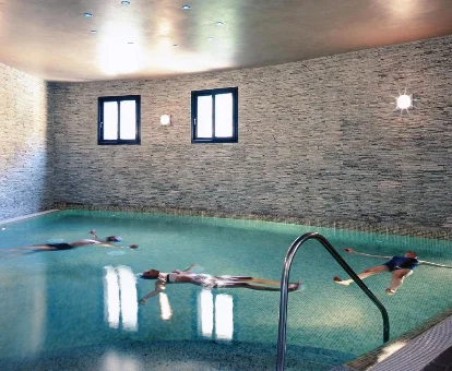 Piscina ubicada en el spa del Hotel León en Archena