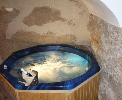 Jacuzzi del spa ubicado en el hotel Leonor en Cuenca