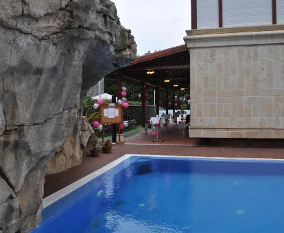 Piscina exterior del gran hotel Liber con Spa, Noja