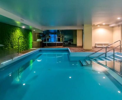 Piscina climatizada del spa ubicado en el Hotel Lodomar en San Pedro del Pinatar
