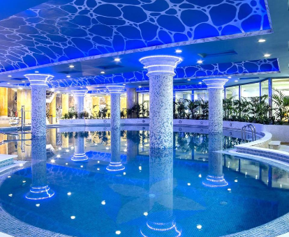 Piscina interior perteneciente al spa del Hotel Marina d'Or en Oropesa del Mar