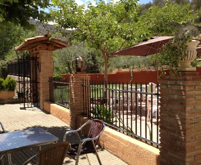 Terraza del hotel con spa Marrodan en Arnedillo