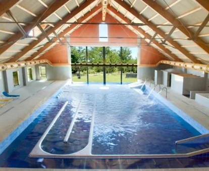 Piscinas con chorros de sensaciones del Hotel La Mota con spa en Medina del Campo