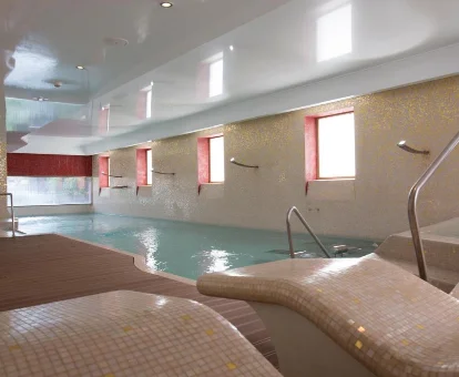 Piscina interior del hotel con spa AF Pesquera Peñafiel