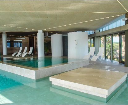 Piscina de hidromasaje del spa ubicado en el hotel PortBlue Club Pollentia Resort en Alcudia