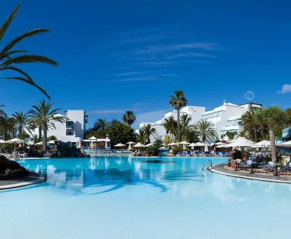 Piscina al aire libre del hotel con spa Seaside Los Jameos, Puerto del Carmen