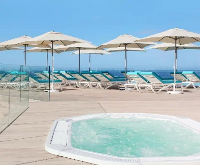 Piscina infantil del hotel con spa Selection Anthelia, Adeje