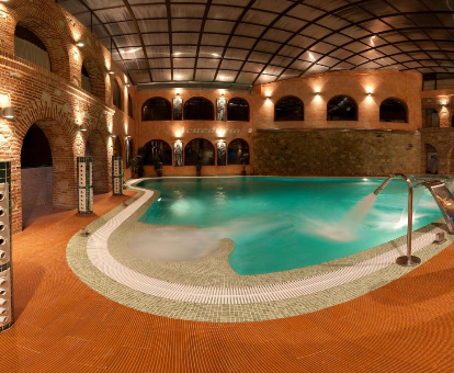 Piscina de hidromasaje del spa ubicado en el Hotel Termal Abadia en La alberca