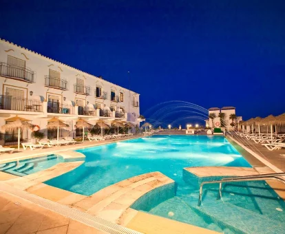 Piscina al aire libre del hotel 4 estrellas con spa TRH Mijas, Mijas