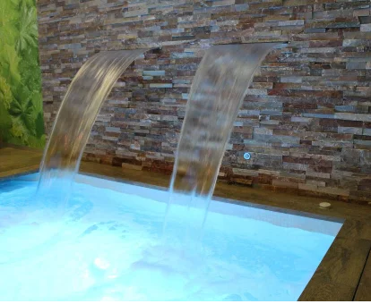 Piscina del spa del Hotel Vilobi en Vilobí d'Onyar
