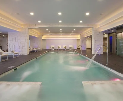Piscina de hidromasaje del spa ubicado en el Ibiza Corso Hotel, Ibiza Town