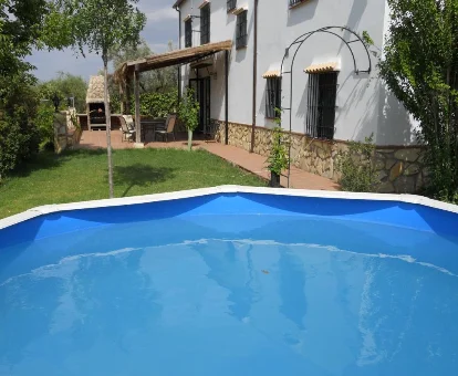 Piscina al aire libre de la casa rural con spa La Aragonesa en Marmolejo