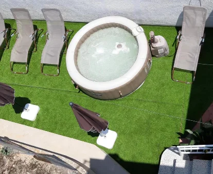 Bañera con sistema de hidromasaje del chalet, La Casa De Leo en Alburquerque 