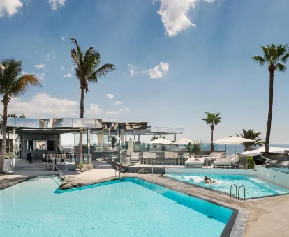 Piscina exterior del hotel con spa La Isla y el Mar, Puerto del Carmen