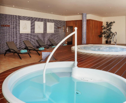 Bañeras de hidromasaje del spa situado en La Quinta Menorca en Son Xoriguer