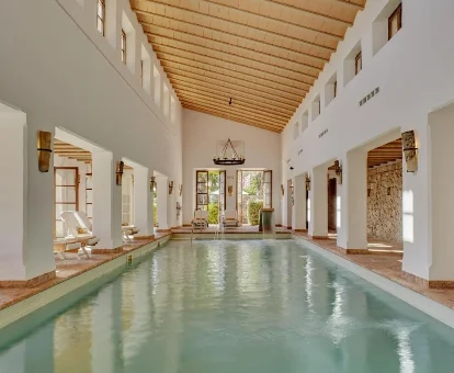 Piscina interior del spa localziado en el Hotel La Residencia en Deia